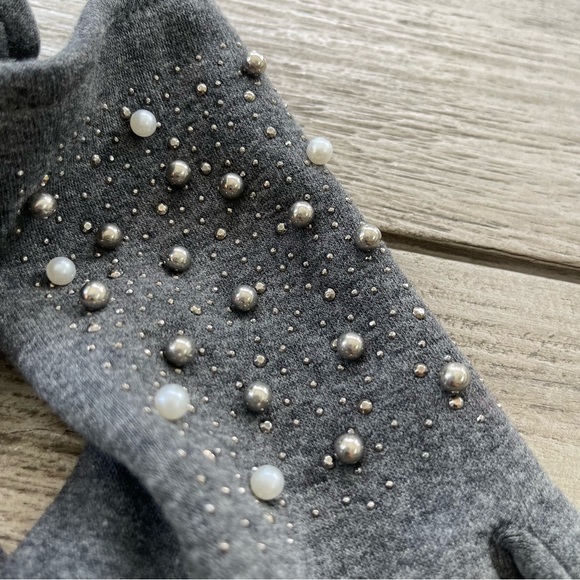 Elegant Gray Pearl-Embellished Fleece Lined Smartphone Friendly Gloves NWT - Picture 2 of 6